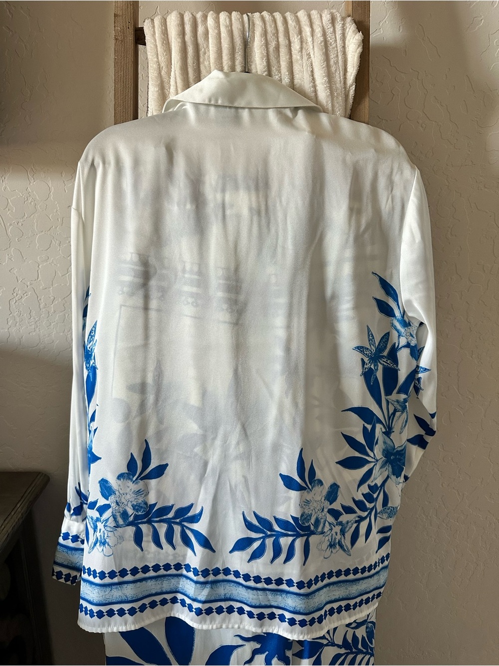 White & Blue Floral Print Long-Sleeve Button Shirt . INC XL - Picture 9 of 9